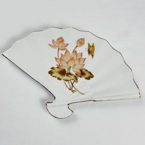 Elegant Floral Fan-Shaped Decorative Plate